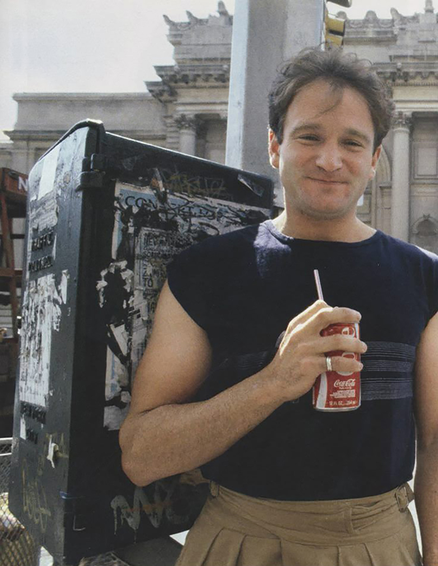 Robin Williams drinking a Coke, 1981. Photo by Jean Pierre Laffont.